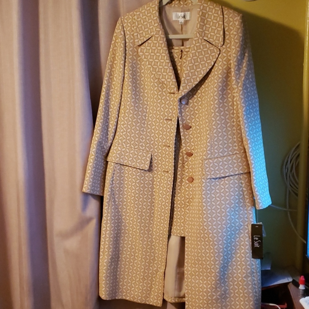 Let suit skirt and blazer